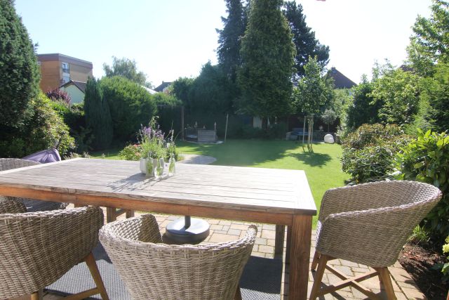 Blick von Terrasse Einfamilienhaus Langen
