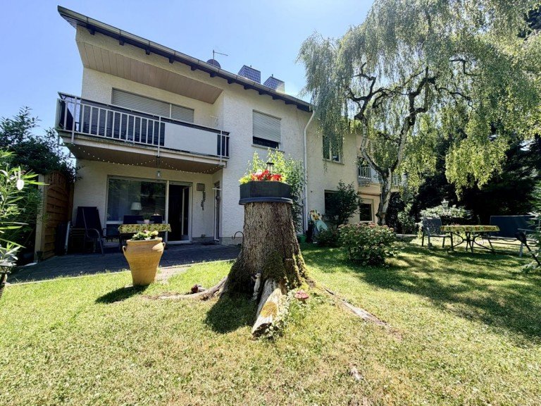 R�ckansicht beide H�user Frankfurt Einfamilienhaus Seltene Gelegenheit in Bergen-Enkheim: Zwei Doppelhaush�lften mit gro�em Entwicklungspotenzial