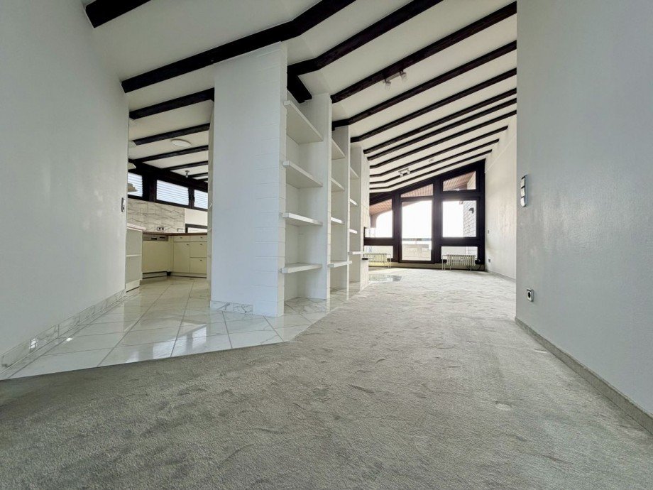 Blick zum Wohnbereich Dachgeschosswohnung Langen