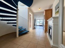 Flur Hochwertige 4 ZKB mit 2 B�dern und XXL-Balkon in beliebter Lage am Oberen Steinberg!