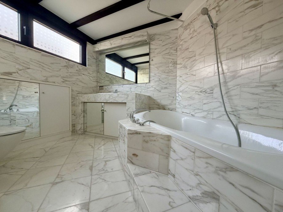 Bad Dachgeschosswohnung Langen