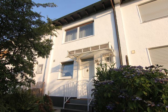 Aussenansicht Langen Reihenmittelhaus Der Klassiker! Zauberhaftes Reihenhaus im beliebten Langen/Oberlinden