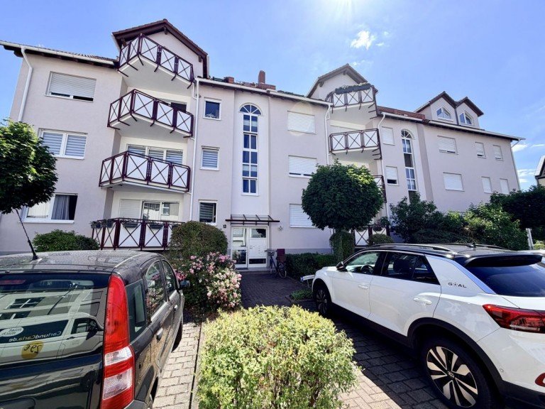 Au�enansicht Langen Erdgeschosswohnung Gepflegte 2-Zimmer-Erdgeschosswohnung mit S�dwest-Balkon und TG-Stellplatz � sofort frei