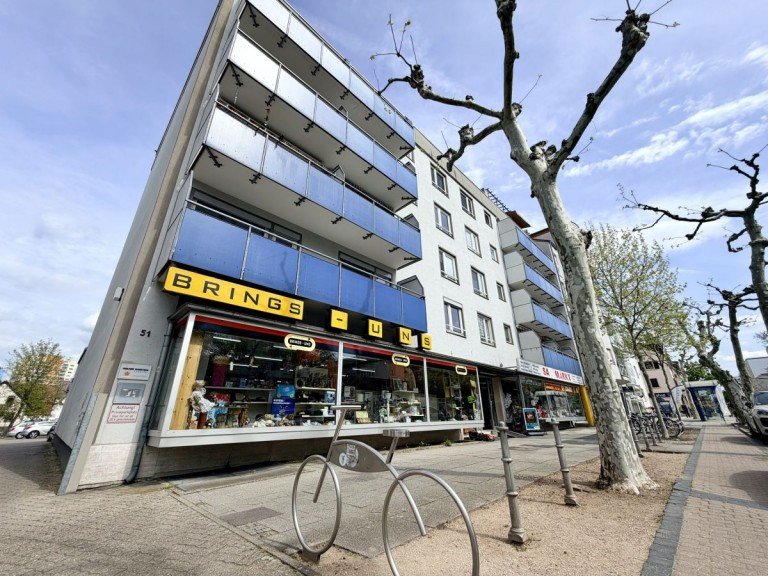 Frontansicht Langen Etagenwohnung Sonnige 2-Zimmer-Wohnung mit Balkon & Stellplatz im Herzen von Langen