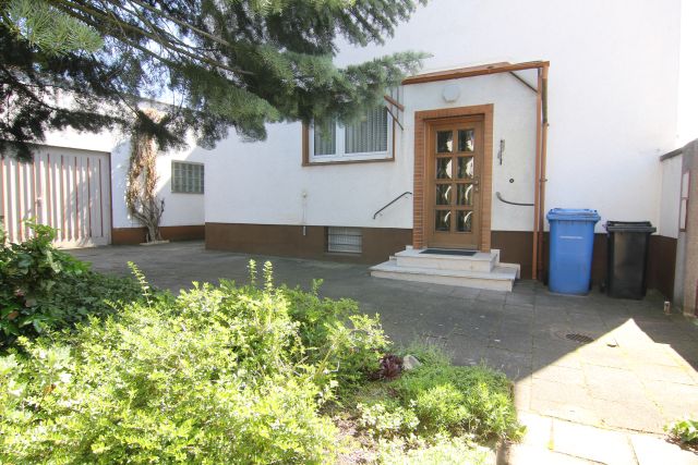 Hauseingang Mehrfamilienhaus Langen