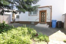 Hauseingang Gepflegtes 2-Familienhaus mit viel Potenzial in ruhiger und gesuchter Lage