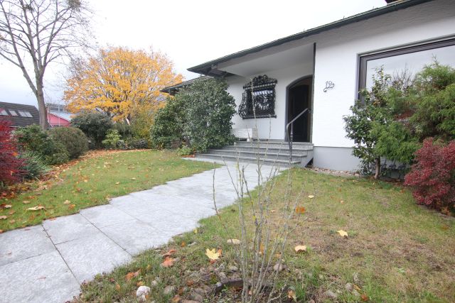 Aussenansicht R�dermark Haus Zauberhafter Walmdachbungalow in gesuchter Lage vom Breidert in Ober-Roden