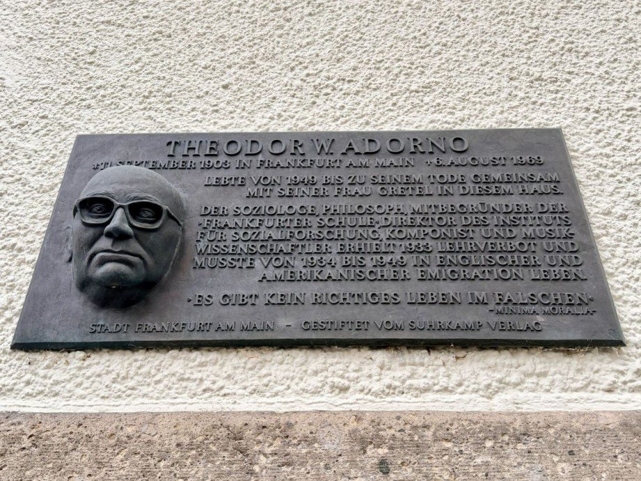 Adorno Mehrfamilienhaus Frankfurt