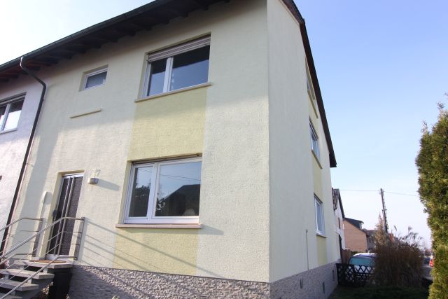 Frontansicht Egelsbach Reihenendhaus Zauberhaftes Reihenendhaus mit viel Platz f�r die junge Familie in ruhiger Lage