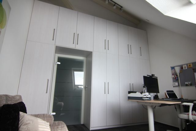 B�ro Schrankwand Dachgeschosswohnung Langen