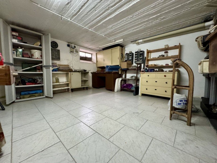 Keller S�d West Seite Mehrfamilienhaus Langen