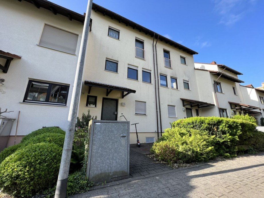 Aussenansicht Front Reihenmittelhaus Langen
