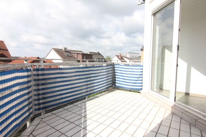 Balkon vom Wohnzimmer Etagenwohnung Langen