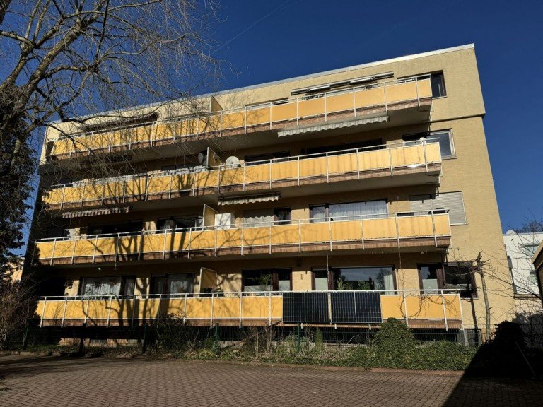 Aussenansicht Egelsbach Etagenwohnung F�r die Familie � 5 ZKB mit zwei B�dern, Balkon u. Stellplatz im ruhigen 8 Familienhaus!