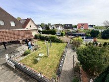 Blick in den Gaten Seltene Gelegenheit in Urberach: Zwei charmante Einfamilienh�user auf gro�z�gigem Grundst�ck