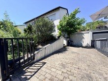 Garage Seltene Gelegenheit in Bergen-Enkheim: Zwei Doppelhaush�lften mit gro�em Entwicklungspotenzial