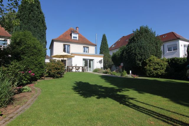 Aussenansicht Langen Einfamilienhaus Langen/Linden - Selten! Familienfreundliches EFH mit gr�ner Oase in gesuchter Lage!