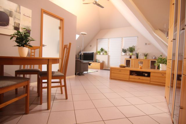 Wohnen und Essen Dachgeschosswohnung Langen