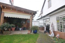 Gartenhaus Zwei H�user (4 Wohnungen) im Herzen von Egelsbach