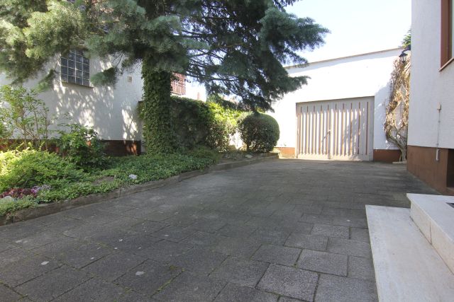 Zufahrt Garage Mehrfamilienhaus Langen