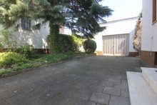 Zufahrt Garage Gepflegtes 2-Familienhaus mit viel Potenzial in ruhiger und gesuchter Lage
