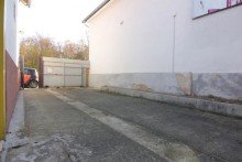 Hofeinfahrt Rohdiamant in Top-Lage sucht Familie zum Liebhaben