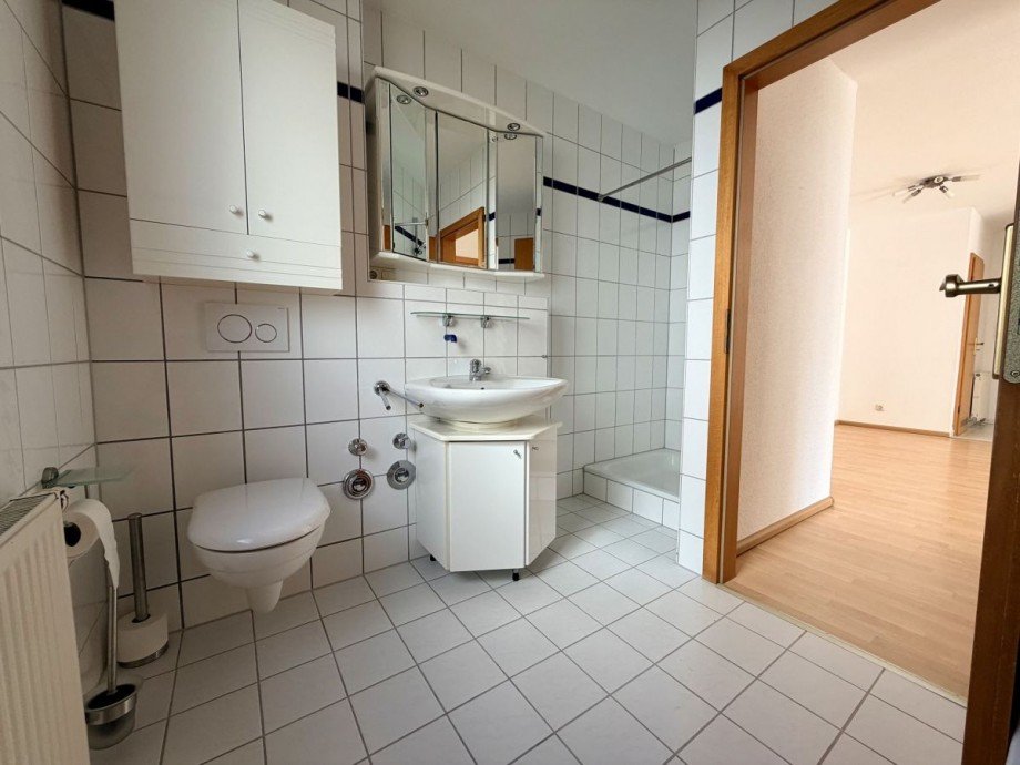 Bad mit Dusche und Erdgeschosswohnung Langen