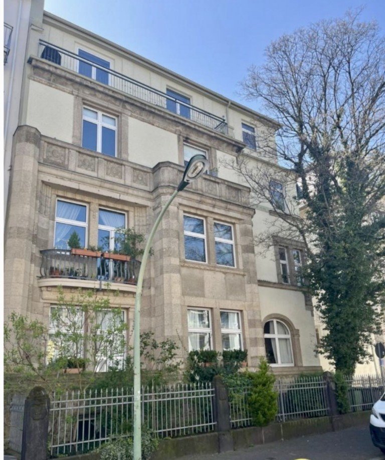 Au�enansicht Frankfurt Haus Exklusives Anlageobjekt in Frankfurt/Westend � Stilvolles Mehrfamilienhaus mit 12 Wohneinheiten