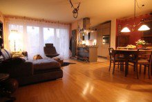 Wohnzimmer Moderne 4 ZKB mit zwei TG-Stellpl�tzen u. 2 Balkonen im gepflegten Mehrfamilienhaus