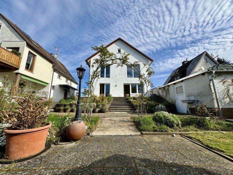 R�ckansicht Egelsbach Einfamilienhaus Charmantes EFH mit gr�ner Oase am Tr�nkbach in ruhiger Lage