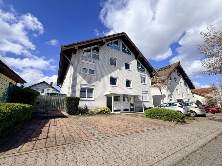 Frontansicht Langen Wohnung Hochwertige 4 ZKB mit 2 B�dern und XXL-Balkon in beliebter Lage am Oberen Steinberg!