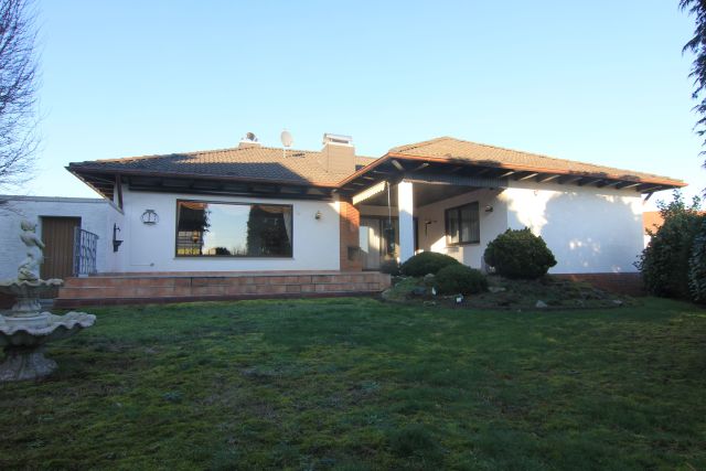 R�ckansicht R�dermark Bungalow Zauberhafter Walmdachbungalow mit Erweiterungspotenzial in Feldrandlage von Urberach