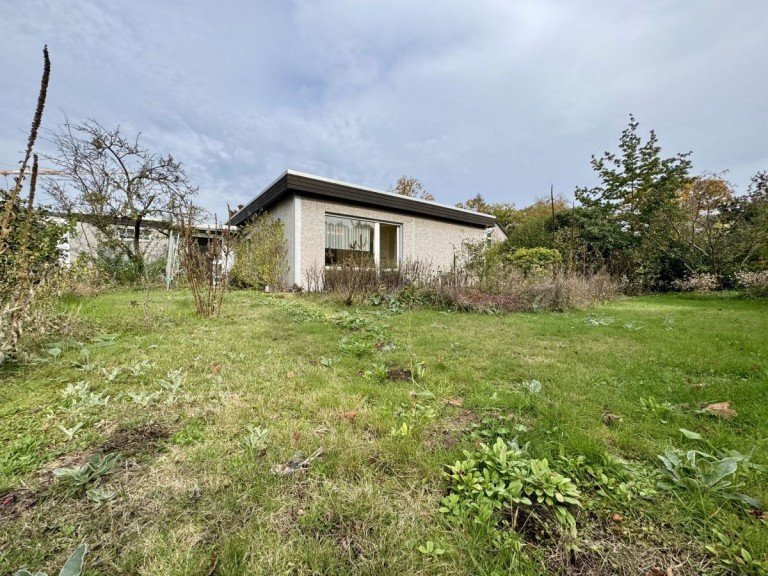 R�ckansicht Langen Bungalow Rarit�t! Zauberhafter Bungalow mit XXL-Grundst�ck in Langen/Oberlinden