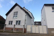 Au�enansicht Zwei H�user (4 Wohnungen) im Herzen von Egelsbach
