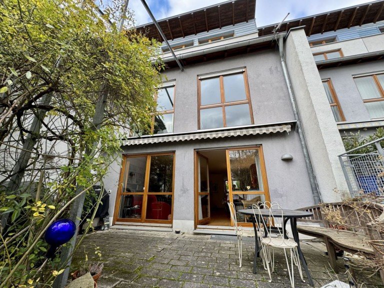 R�ckansicht Langen Reihenmittelhaus F�r die Familie � Imponierendes EFH in begehrter Lage am Oberen Steinberg
