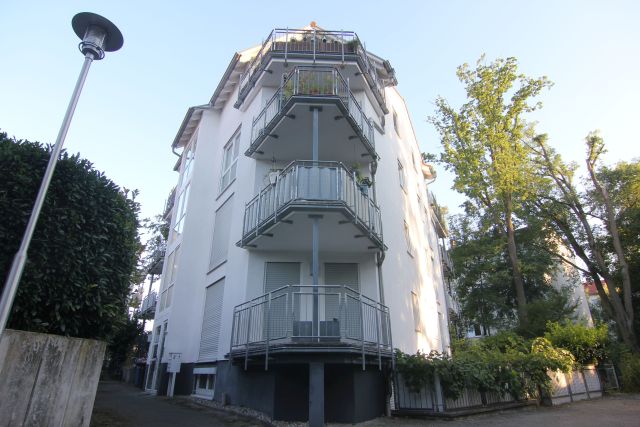 Aussenansicht Langen Etagenwohnung Imposante 3 ZKB mit 3 Balkonen, G�ste-WC, TGL-Bad und Kaminofen in Langen/Oberlinden, TOP!
