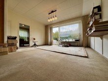 Wohnbereich Rarit�t! Zauberhafter Bungalow mit XXL-Grundst�ck in Langen/Oberlinden