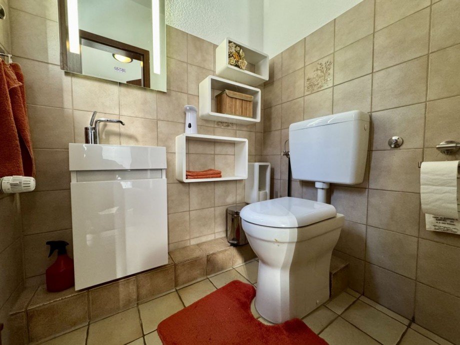 G�ste WC Doppelhaush�lfte Egelsbach