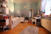 Kinderzimmer Moderne 4 ZKB mit zwei TG-Stellpl�tzen u. 2 Balkonen im gepflegten Mehrfamilienhaus